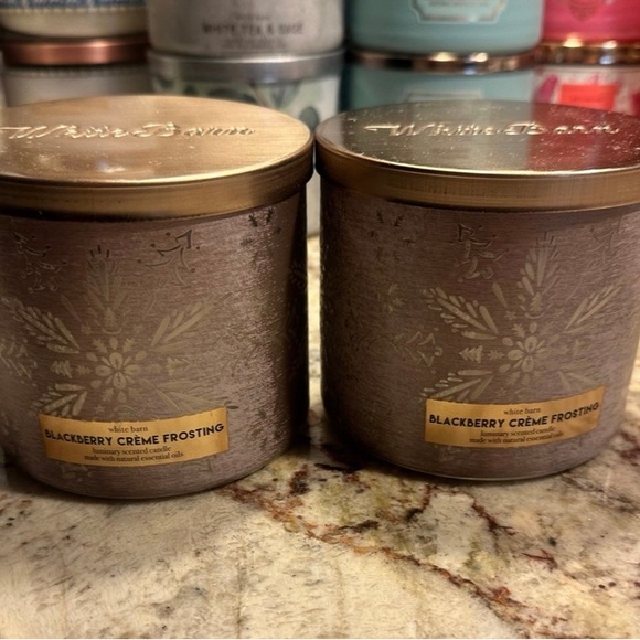 (ONE) B&BW/White Barn candle- 1x BLACKBERRY CRE’ME FROSTING 3 wick candle NEW!!! - Picture 1 of 3